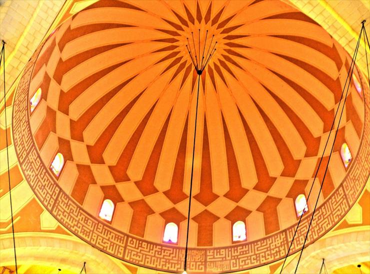 Architektura  islamu - Al Fateh Mosque in Manama - Bahrain dome.jpg