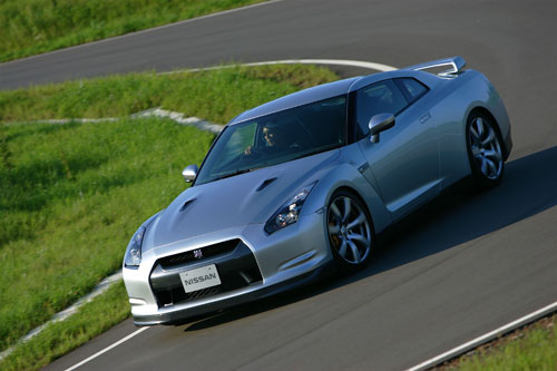 AstonMartinDBR9 - Nissan-GT-R.jpg