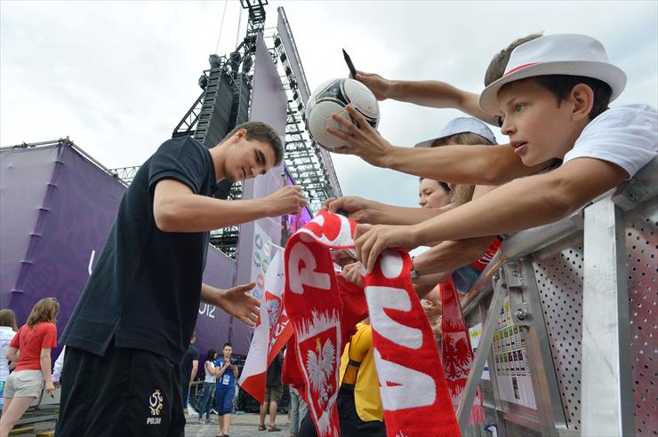 Fotorelacja EURO2012 - Polacy podzękowali Kibicom 14.jpg
