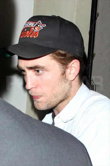 On the Street - RobertPattinson-after-theTeenChoiceAwards.jpg