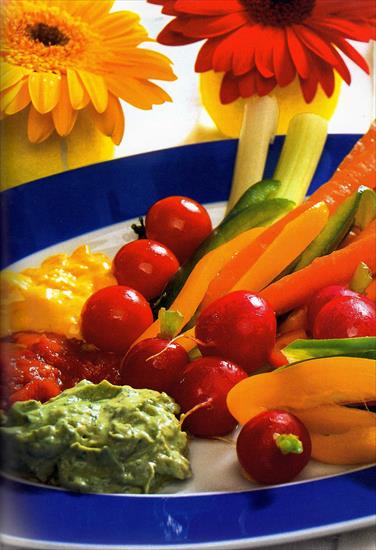 zimny bufet - warzywa z dipami1.jpg