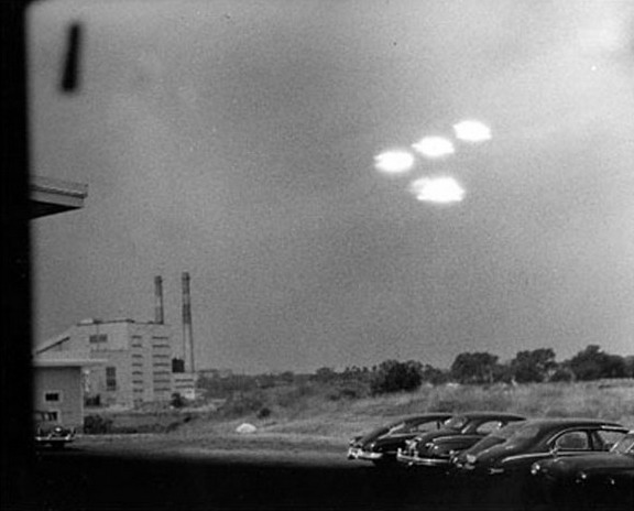 TAJEMNICE UFO - July 16, 1952  -  Salem, Massachusetts, USA.jpg