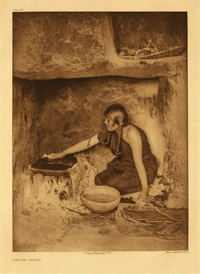 Edward S.Curtis-zdjęcia - The Piki Maker.jpg