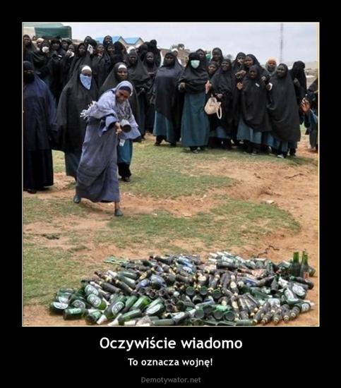 Śmieszne - 1283166943beer-war-destruction-mob-of-woman-save-the-beer-demotivational-poster-1282828230.jpg