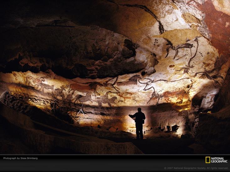 National Geographic - lascaux-cave-walls-438085-lw.jpg