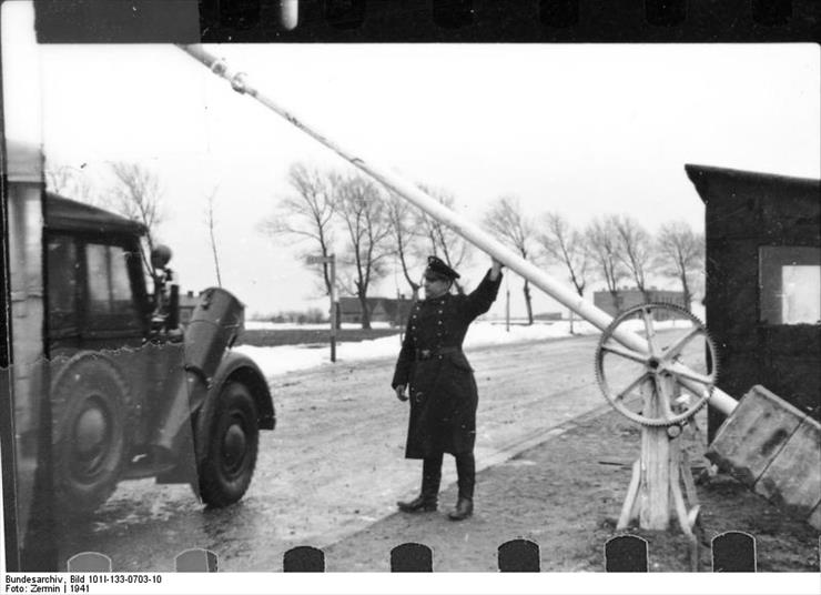 archiwalne fotografie II wojna światowa - getto 31.JPG