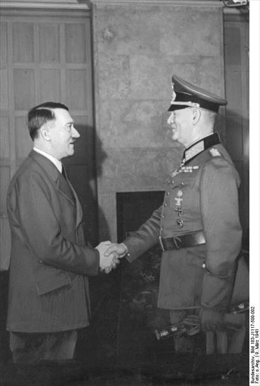 Oberkommando - Bundesarchiv_Bild_183-J1117-500-002,_Adolf_Hitler_und_Wilhelm_Keitel1.jpg