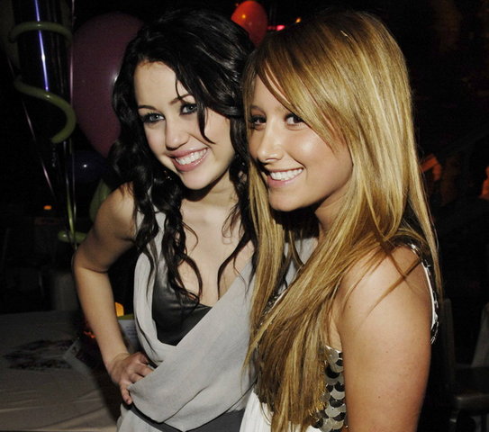 Miley i Ashley - z4861165X.jpg