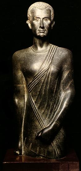Egypte Antique - -40  Statue dHorsahor  Basalte  H. 83 cm  Epoque Ptolmaque  lcme.jpg