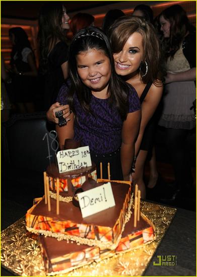 Demi Lovato - demi-lovato-bday-celebration-05.jpg