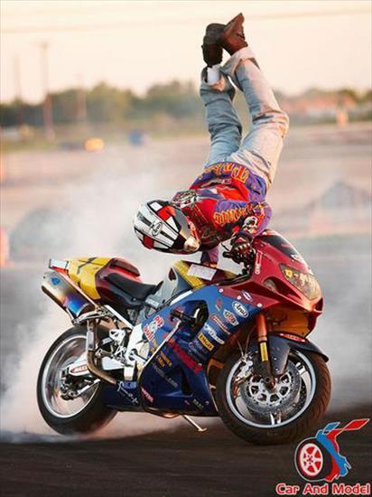 MotorY - 122_0805_04_zhin_events_xdl_stunt_ridinghandstand_burnout.jpg