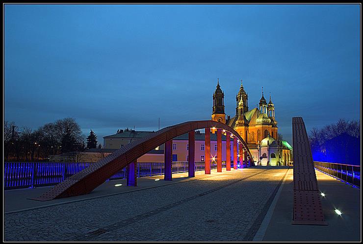 moje miasto - 009 Katedra Poznań nocą.jpg