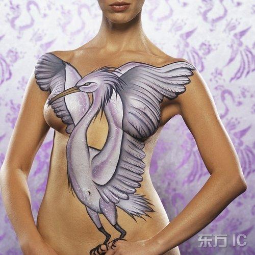 Body Painting - żywe obrazy - malowany_ptak_na_piersiach_bodypainting_zdjecia_body_painting.jpg