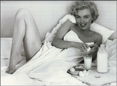 Marilyn Monroe-pieniądze szczęścia nie dają-dopiero zakupy - xq0gxRbjUpkar1fnY91pRyBEo1_500.jpg