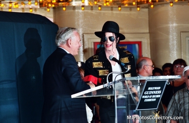 1993r - Guinness Book of World Records Awards - MICHAEL-JACKSON-michael-jackson-12668003-640-418.jpg