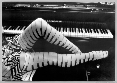 MUZYCZNE - ben-christopher-piano-legs.jpg