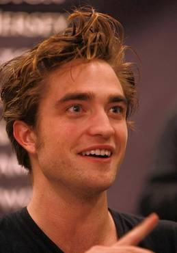 Robert Pattinson - 768797_height370_width560.jpg