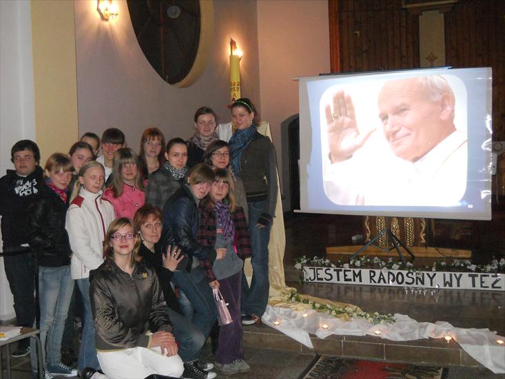 2011.04.02 rocznica śmierci papieża - DSCN5842.JPG