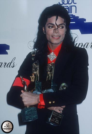 1989.01.28 - Mich... - michael-attends-the-16th-annual-american-music-awards44-m-6.jpg