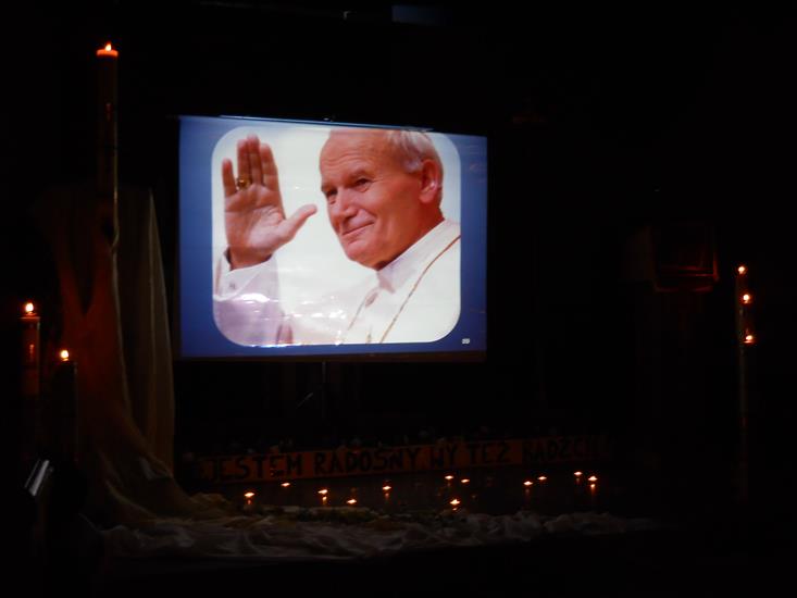 2011.04.02 rocznica śmierci papieża - DSCN5837.JPG