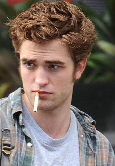 Robert Pattinson - robert-pattinson-smoking_edited.jpg
