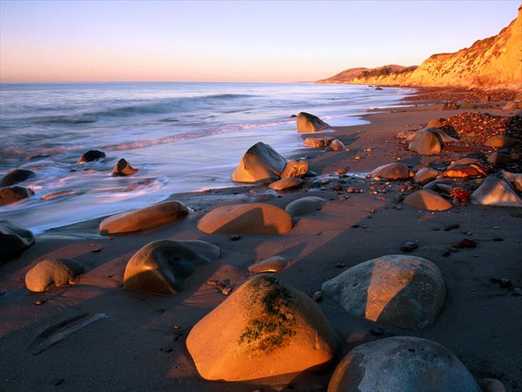 plaza - Sunrise_Colors_the_Bluffs_of_the_Beach,_Gaviota_.jpg