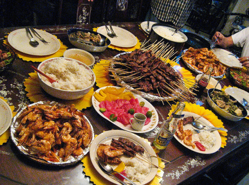 Filipiny - pinoy-feast-500x373.PNG
