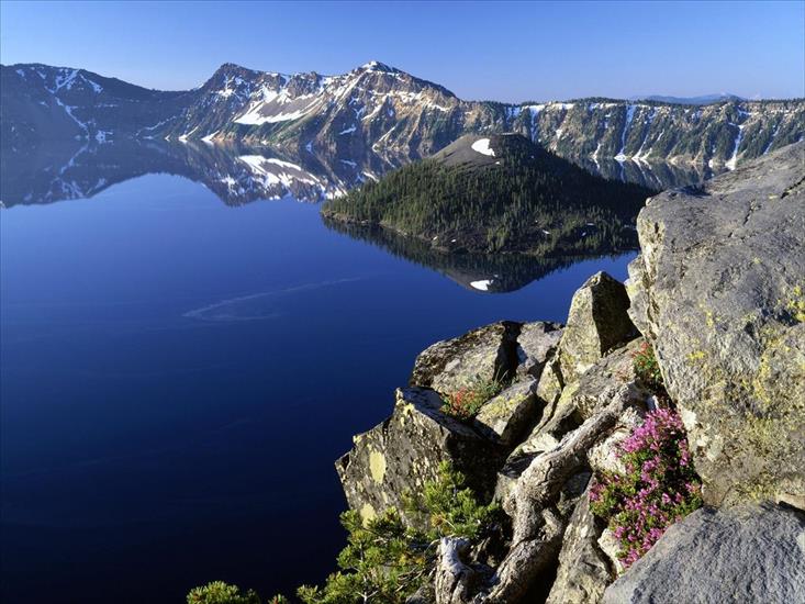 Krajobrazy różne - Wizard-Island_-Crater-Lake-National-Park_-Oregon.jpg