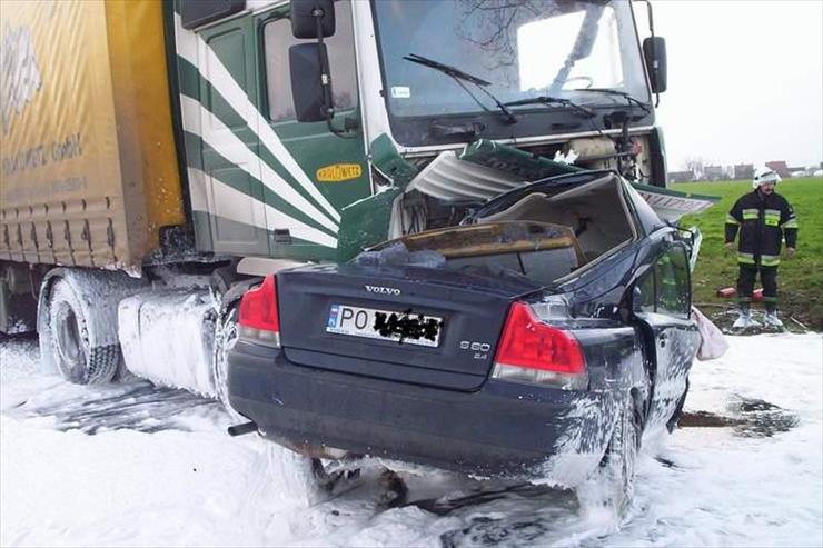 WYPADKI NA DROGACH - Volvo_crash3.jpg